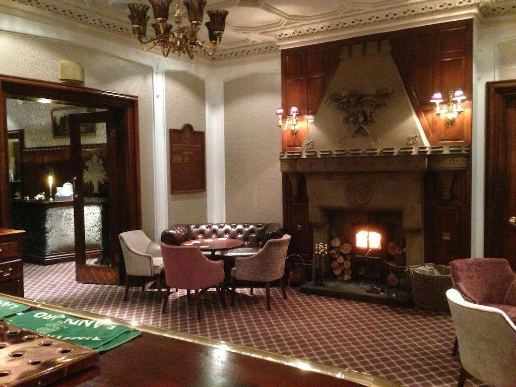 Oakwood Hall Hotel บิงก์ลีย์ ภายนอก รูปภาพ