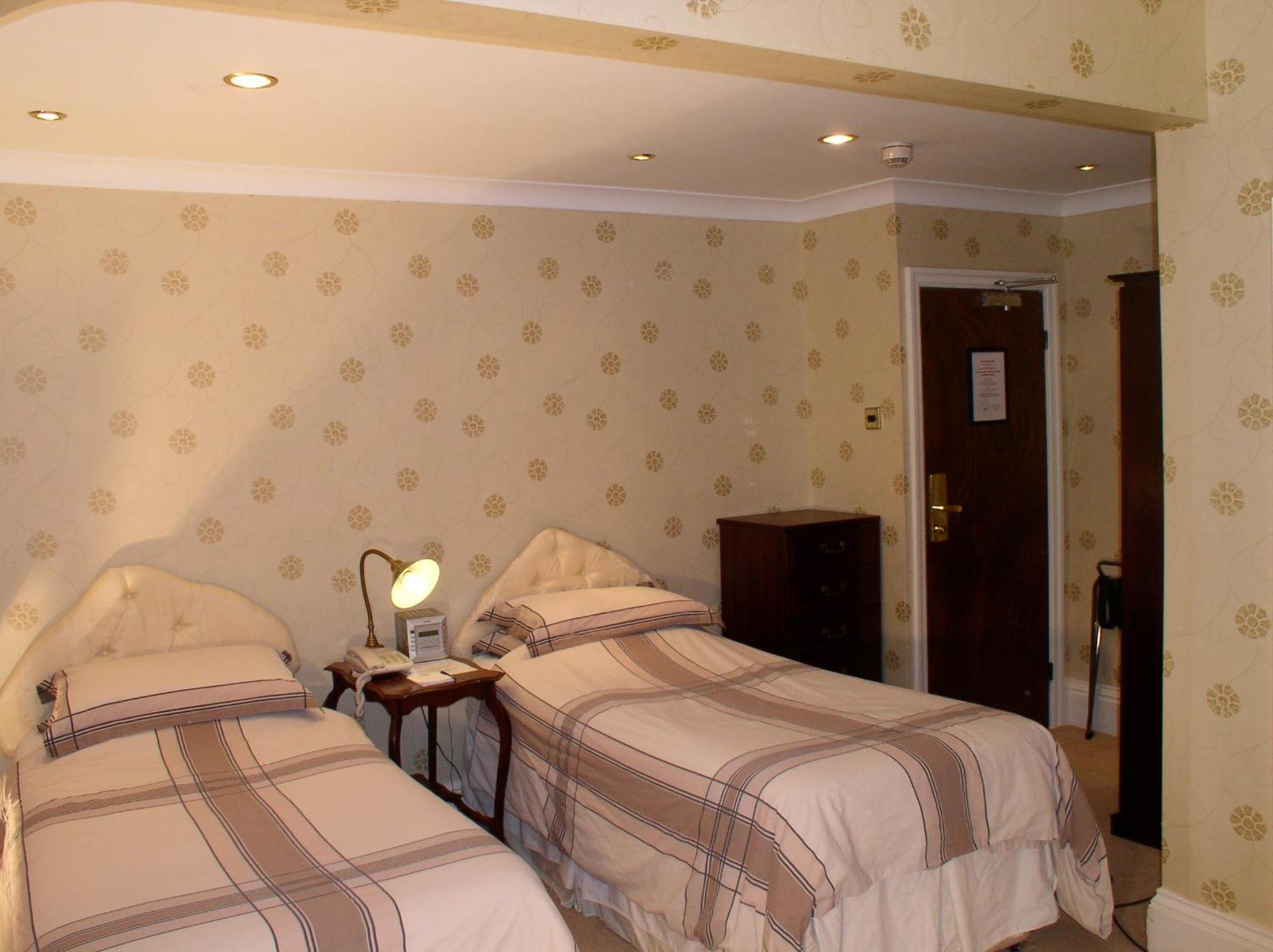 Oakwood Hall Hotel บิงก์ลีย์ ภายนอก รูปภาพ